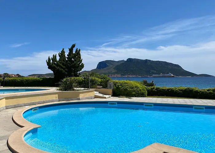 Luxury Ginestra Sea View With Common Swimming Pool Just 50 Mt From The Daire Golfo Aranci